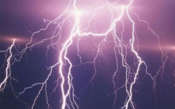ঈদের দিন বজ্রপাতে প্রাণ গেল ১০ জনের